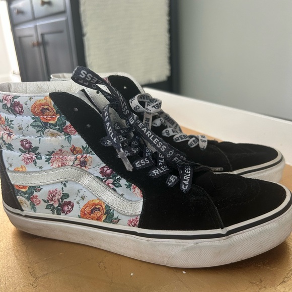 Vans Monochrome Skate Shoes - Picture 1 of 6